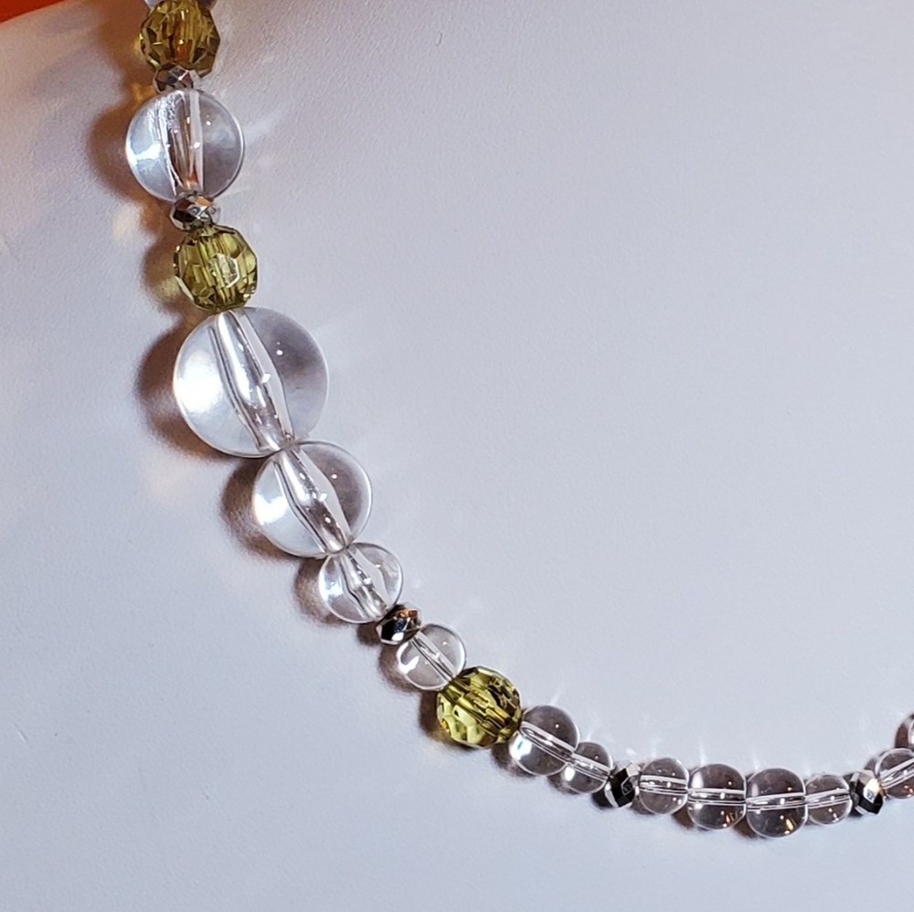 🌿STRAND OF CLEAR BEADS - Picture 2 of 3